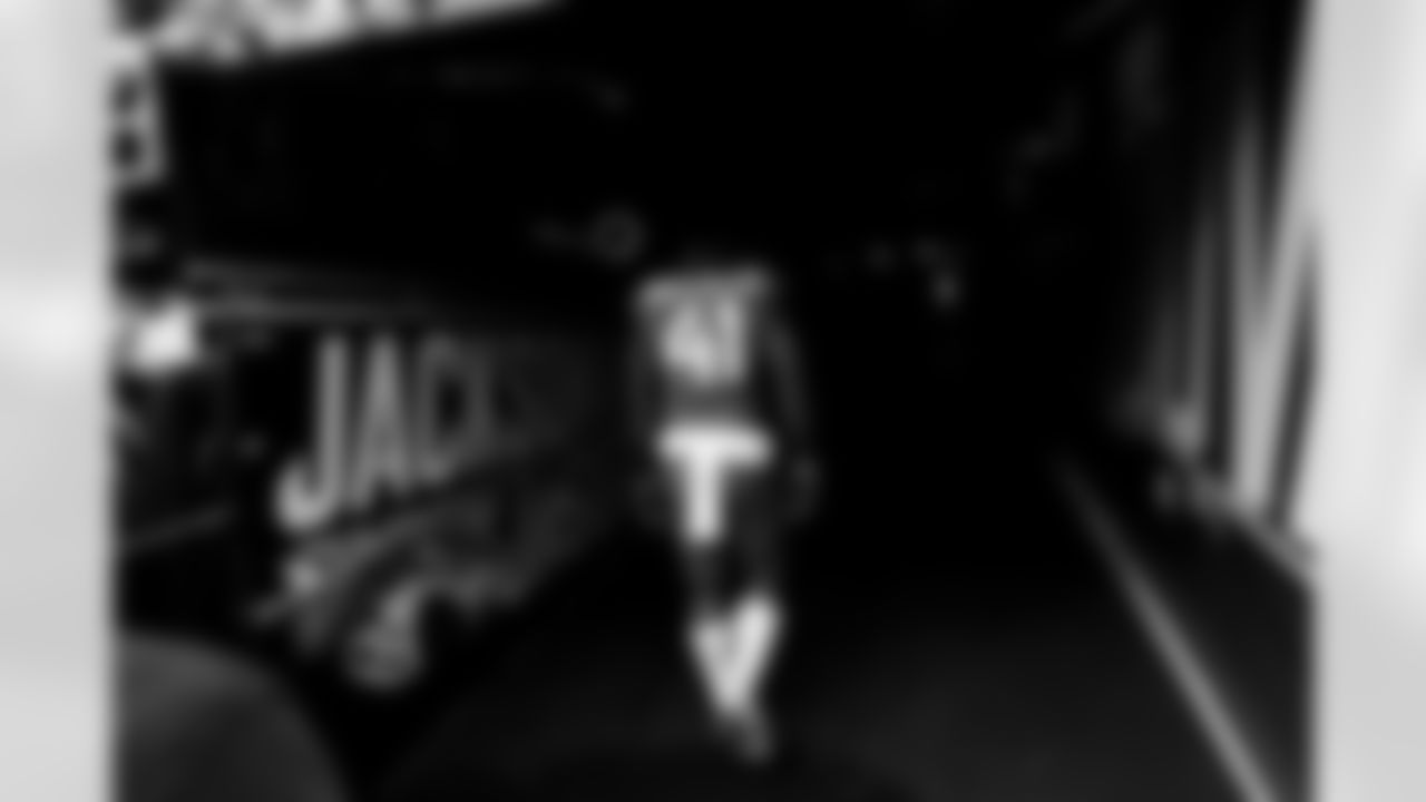 Jacksonville Jaguars vs Buffalo Bills
DE Josh Hines-Allen (41)