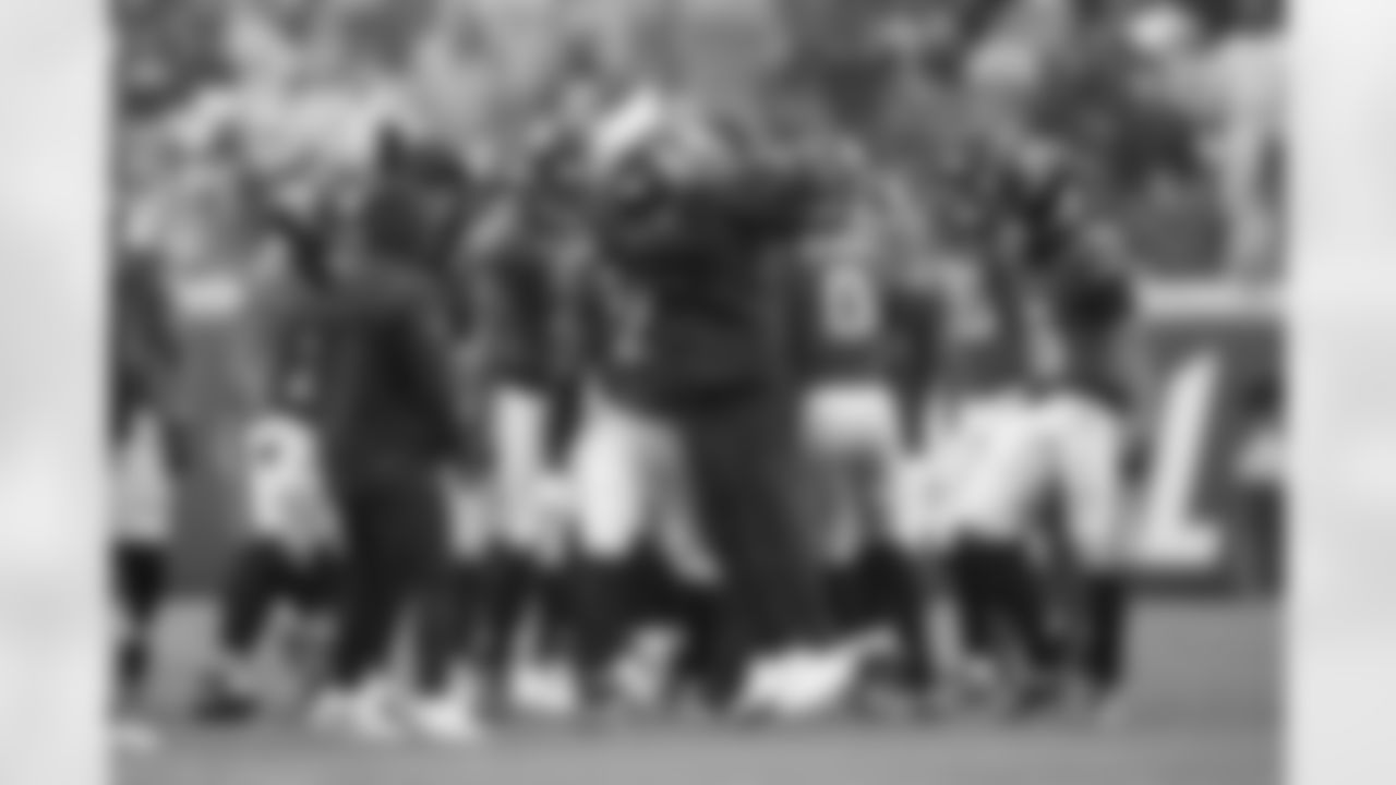 Jacksonville Jaguars vs Indianapolis Colts

LB Foyesade Oluokun (23) and DC Anthony Campanile