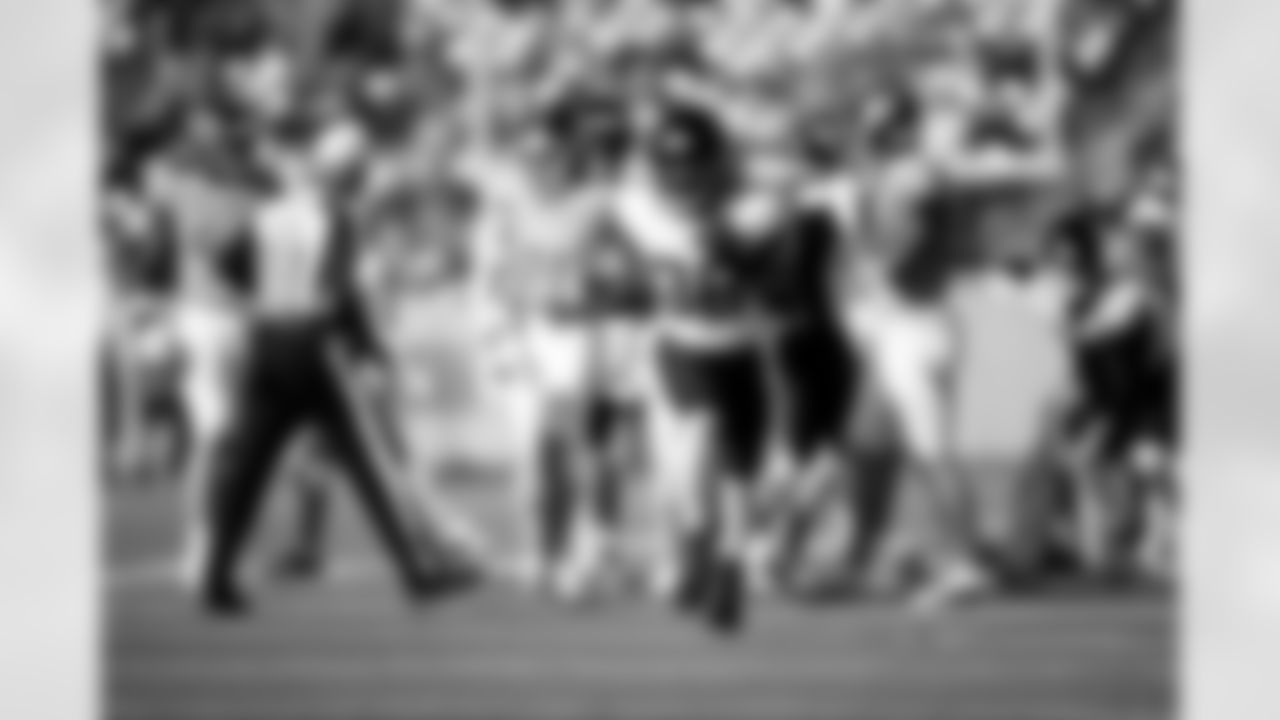 Jacksonville Jaguars vs Tennessee Titans

RB LeQuint Allen Jr. (36)