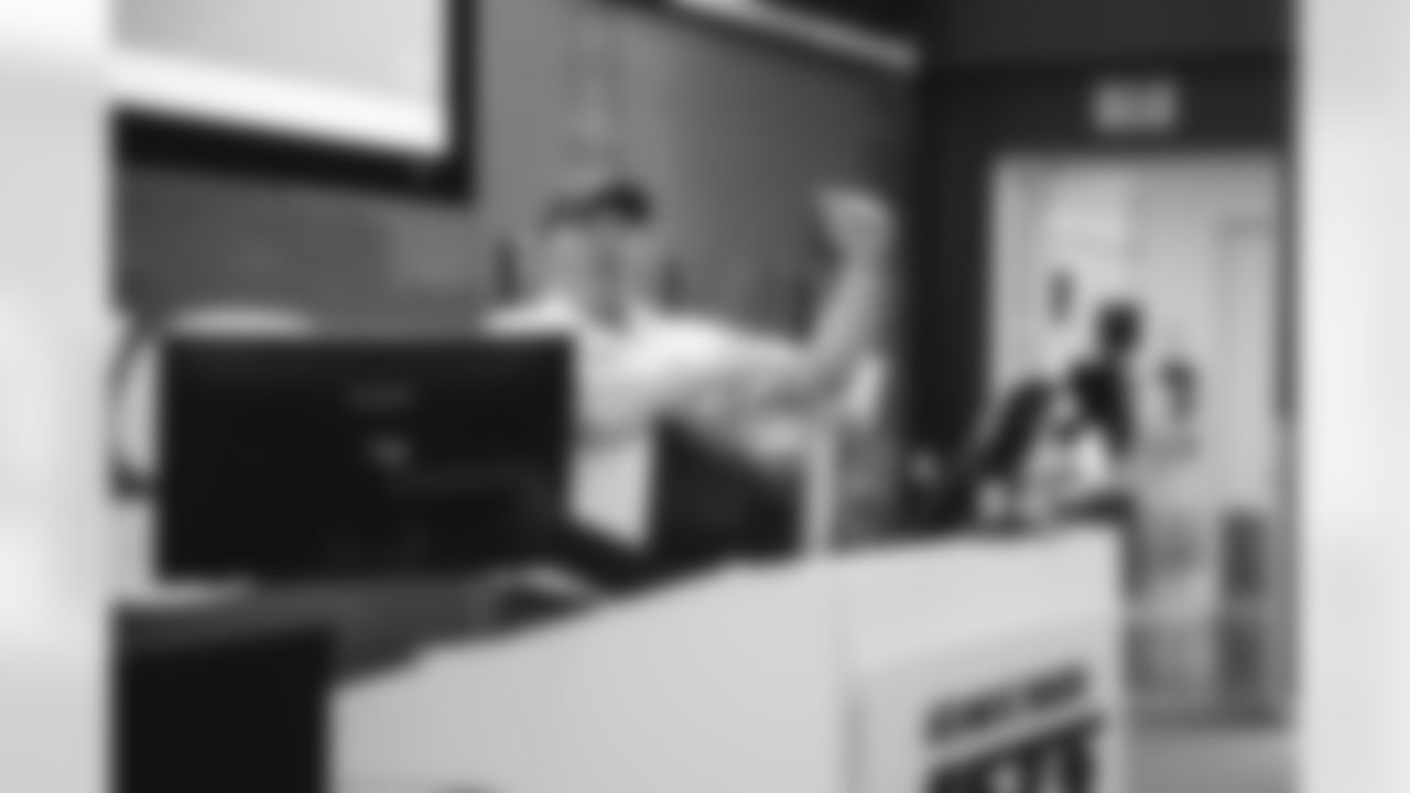 20251108-JETS Soldiers To Sidelines-104