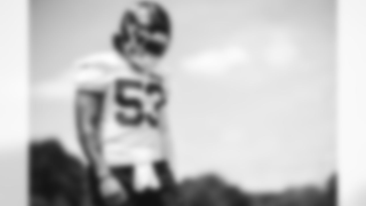 LB Zaire Barnes - 53