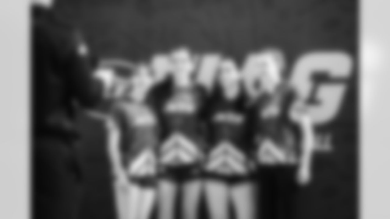 E_BEN_LUMLEY_JETS_FLAG_DUBLIN_MAR05_115