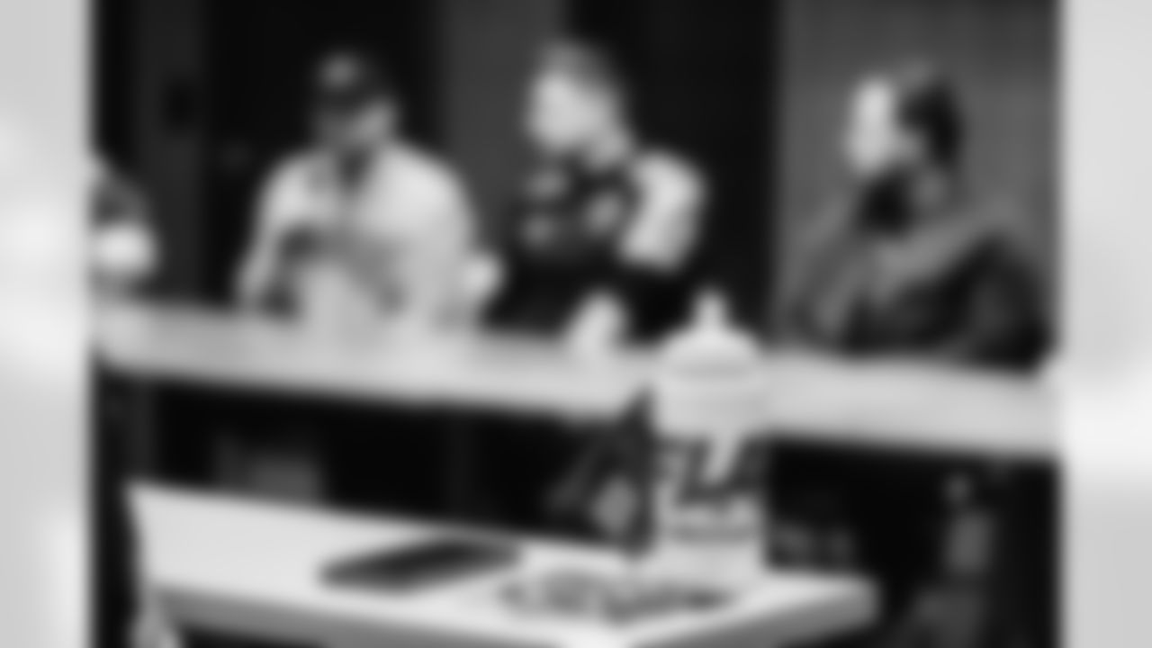 E_BEN_LUMLEY_JETS_FLAG_DUBLIN_MAR05_920