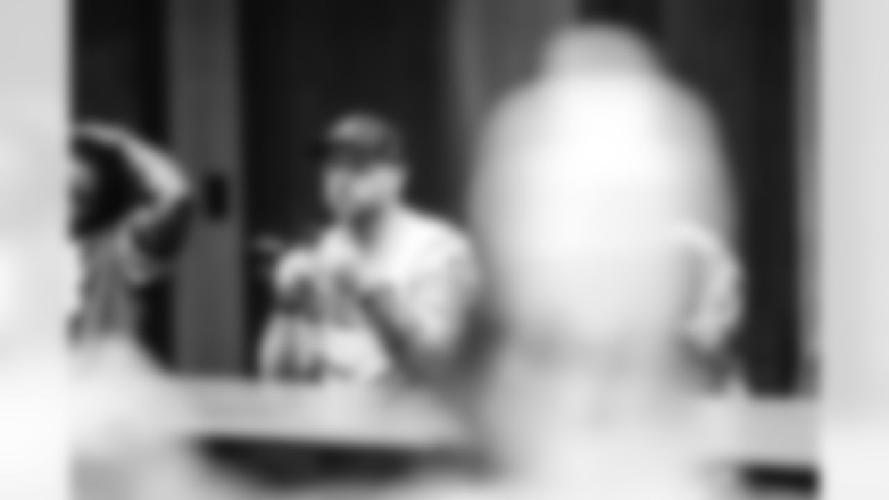 E_BEN_LUMLEY_JETS_FLAG_DUBLIN_MAR05_244