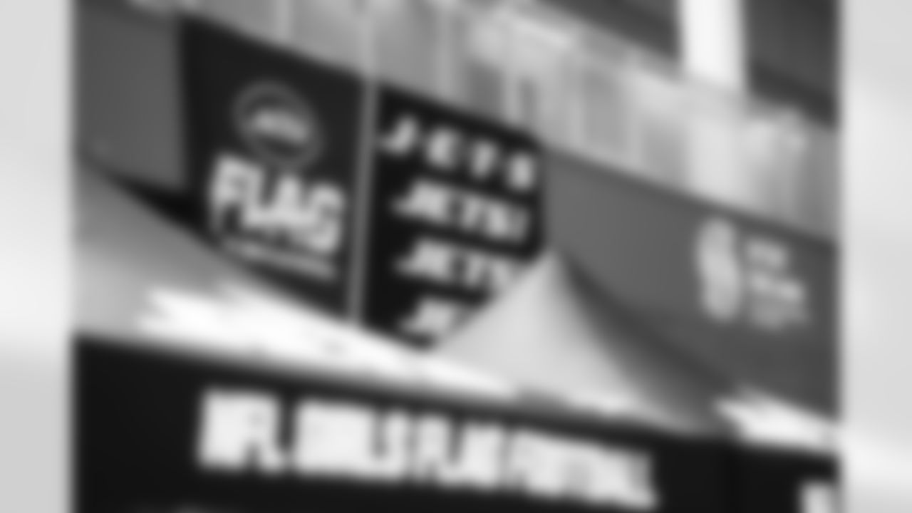 E_BEN_LUMLEY_JETS_FLAG_DUBLIN_MAR05_23