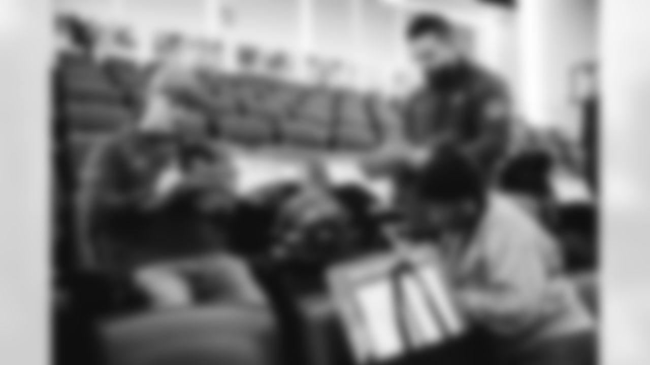 20251108-JETS Soldiers To Sidelines-113