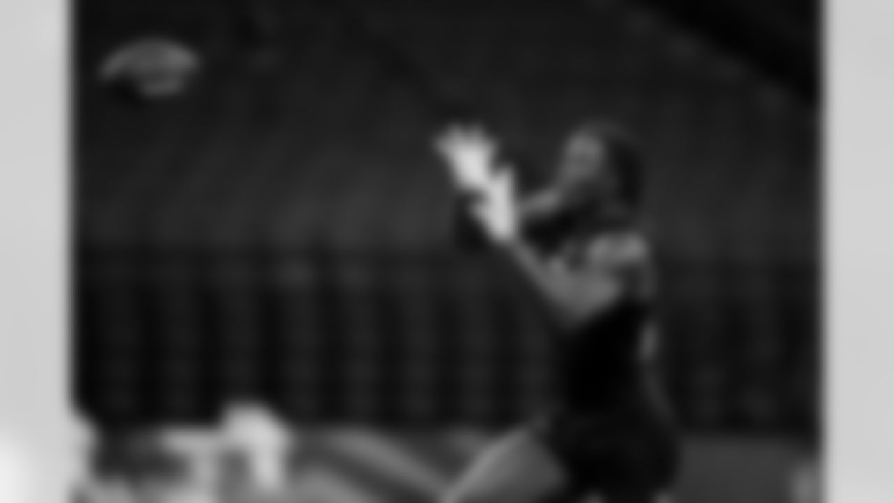 Ohio State linebacker Arvell Reese (20) participates in a drill during the 2026 NFL Scouting Combine on Thursday, February 26, 2026 in Indianapolis, Indiana. (Cooper Neill/NFL)