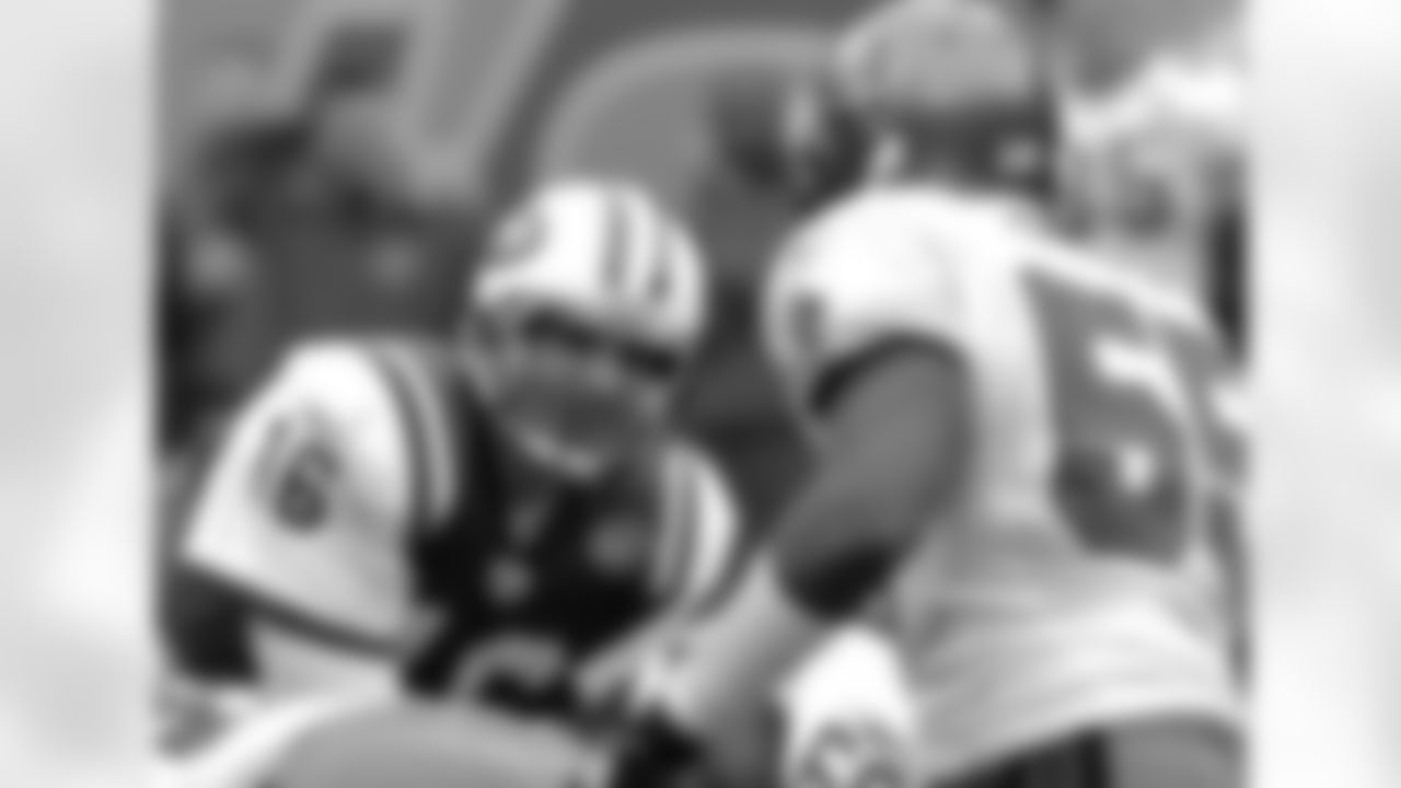 The 41-year-old Vinny Testaverde, who signed a contract two weeks before gets the offense set at the line-of-scrimmage during the Jets 14-12 victory over the Tampa Bay Buccaneers in week five. The game was played at the Meadowlands on October 9, 2005. Photo by Mike Corrado.TestaverdeVAction