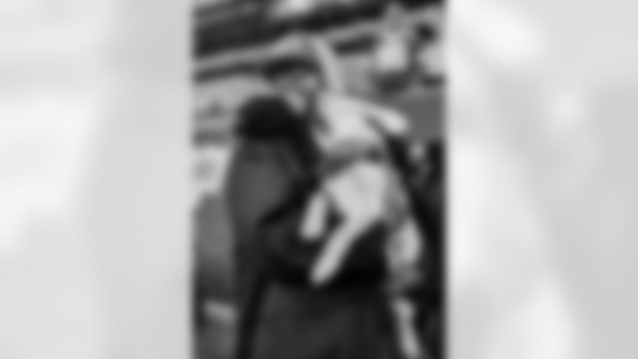 E_dd27aff5-dd45-417b-a2ff-01db5d518925Mooney