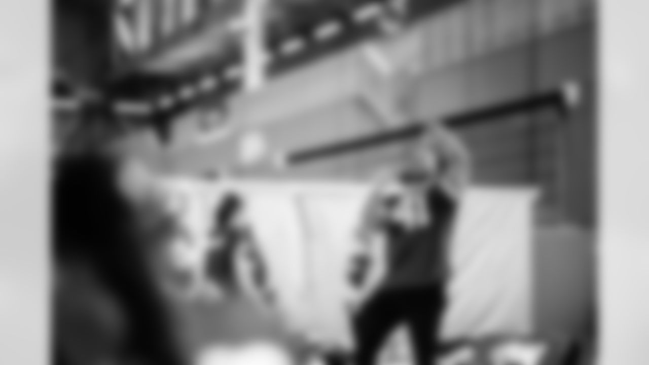 E_BEN_LUMLEY_JETS_FLAG_DUBLIN_MAR05_409