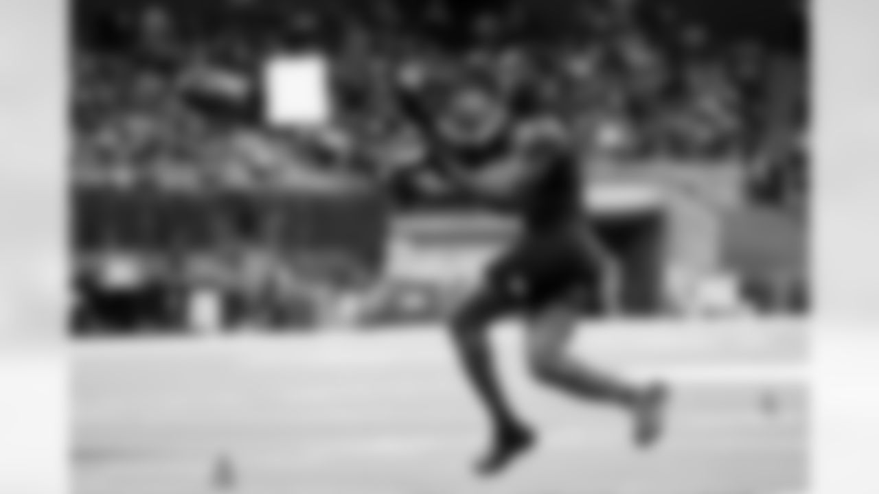 Notre Dame running back Jeremiyah Love (11) participates in a drill during the 2026 NFL Scouting Combine on Saturday, February 28, 2026 in Indianapolis, Indiana. (Lauren Leigh Bacho/NFL)