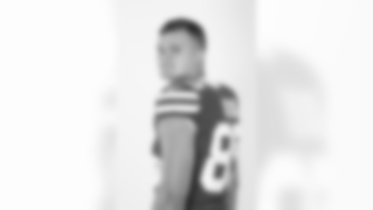 New York Jets tight end Mason Taylor (85) poses for a portrait during the NFLPA Rookie Premiere on Saturday, May 17, 2025 in Thousand Oaks, Calif. (Ben Liebenberg/NFL)