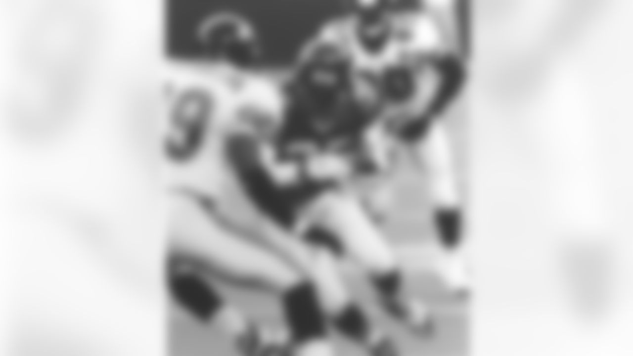 Running back/kick returner Dexter Carter braces before contact with Darren Carrington during the Jets' 27-10 win over the Jacksonville Jaguars on September 17, 1995 at the Meadowlands.CarterDactionI
