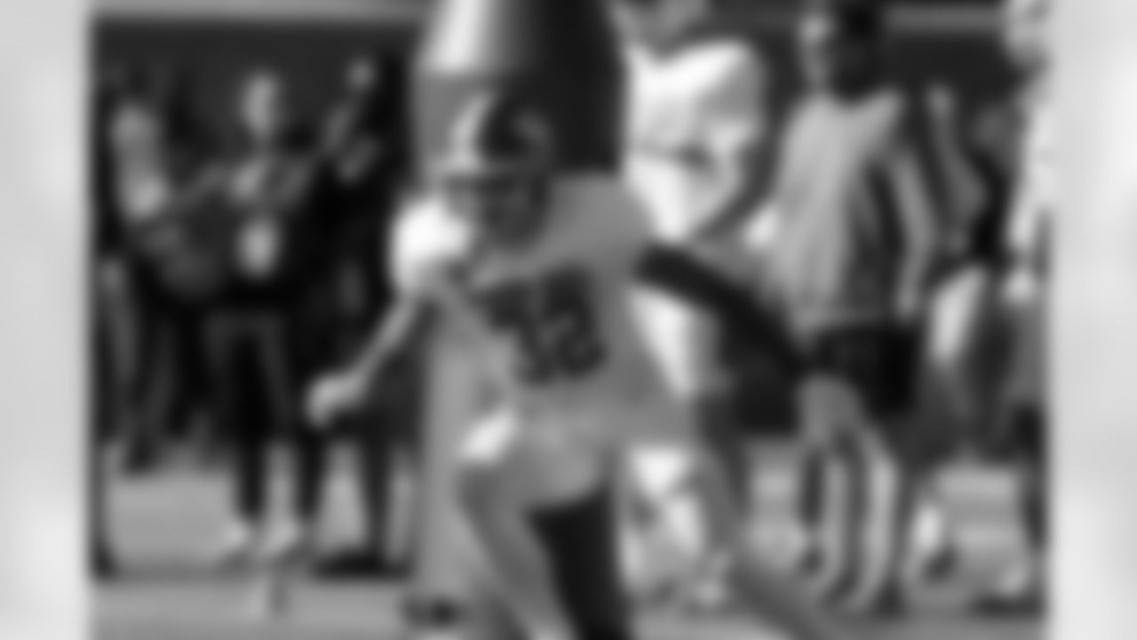 National Team running back Seth McGowan (32), of Kentucky, runs through drills during practice for the Senior Bowl NCAA college football game Wednesday, Jan. 28, 2026, in Mobile, Ala. (AP Photo/Butch Dill)