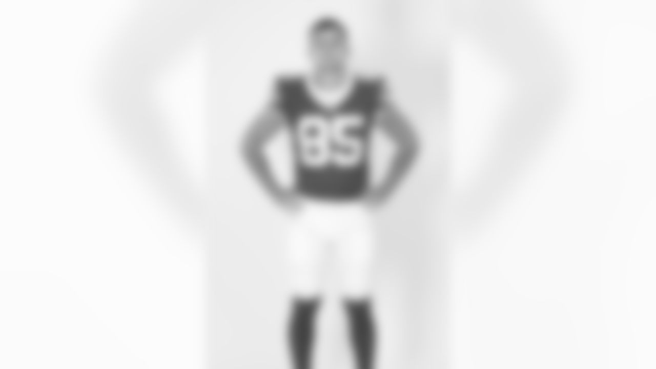 New York Jets tight end Mason Taylor (85) poses for a portrait during the NFLPA Rookie Premiere on Saturday, May 17, 2025 in Thousand Oaks, Calif. (Ben Liebenberg/NFL)