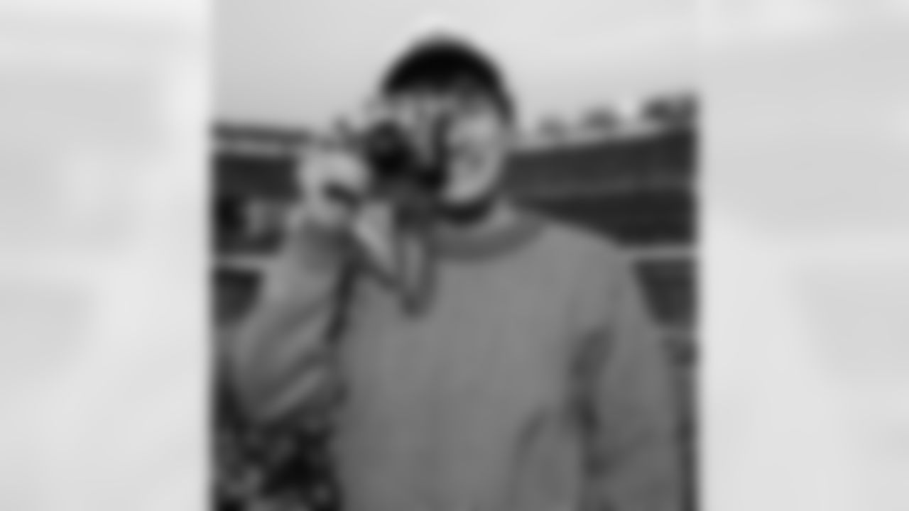 Influencer - Sam Nivola