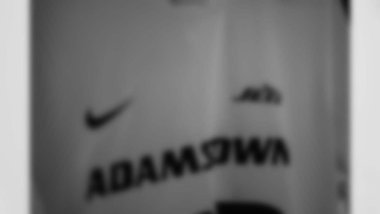 E_BEN_LUMLEY_JETS_FLAG_DUBLIN_MAR05_15