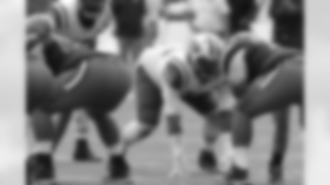 Williams, Leonard tight 091315-Al Pereira (4)