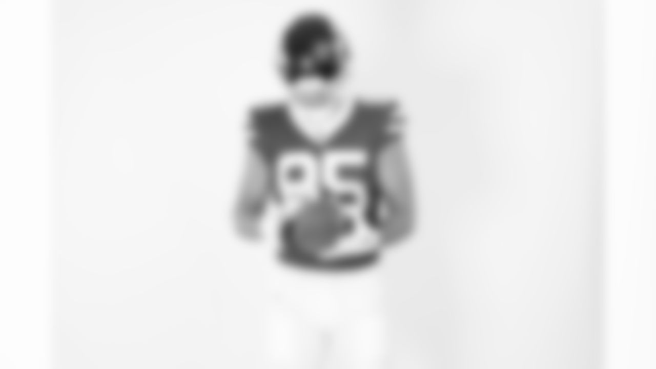 New York Jets tight end Mason Taylor (85) poses for a portrait during the NFLPA Rookie Premiere on Saturday, May 17, 2025 in Thousand Oaks, Calif. (Ben Liebenberg/NFL)