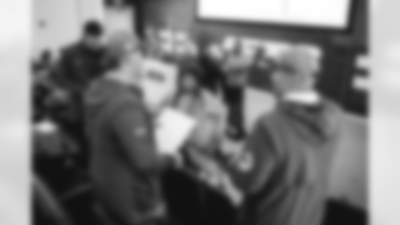 20251108-JETS Soldiers To Sidelines-107