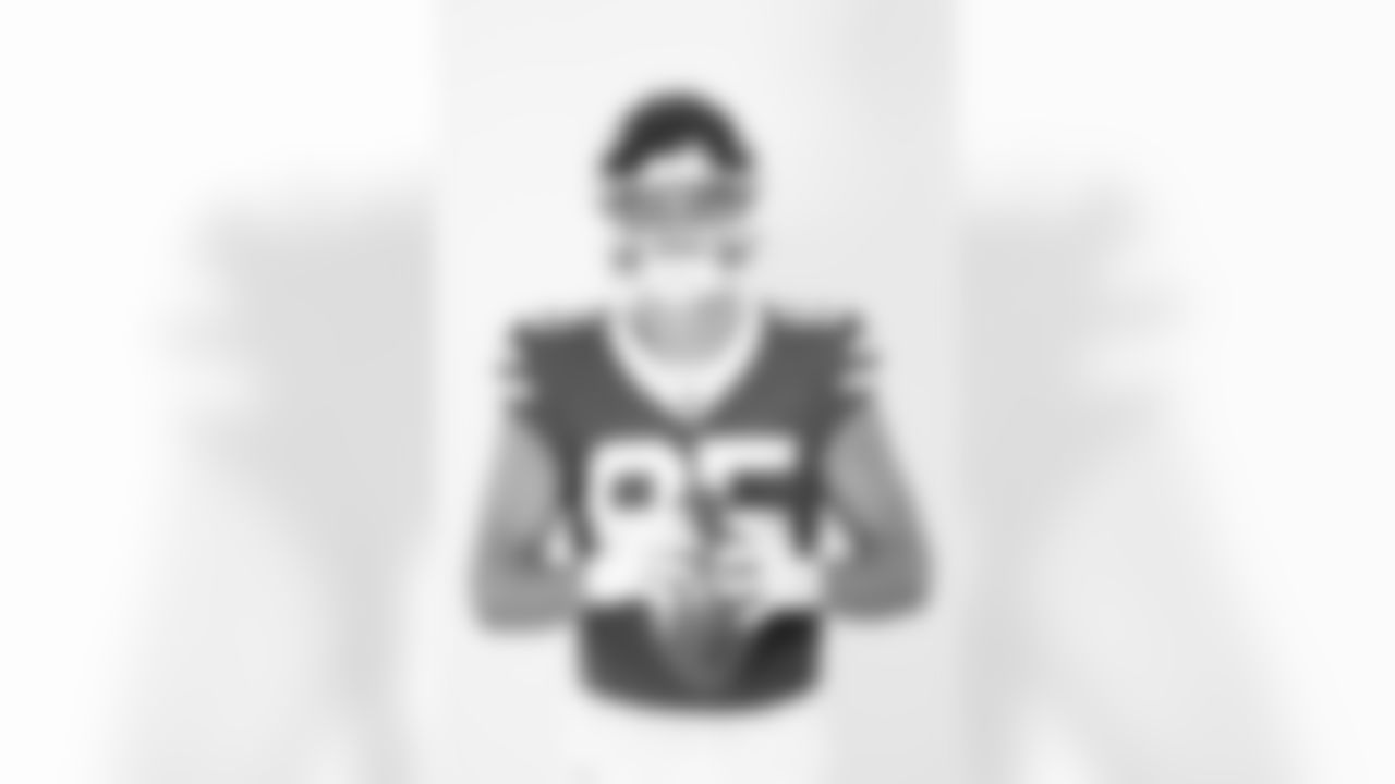 New York Jets tight end Mason Taylor (85) poses for a portrait during the NFLPA Rookie Premiere on Saturday, May 17, 2025 in Thousand Oaks, Calif. (Ben Liebenberg/NFL)