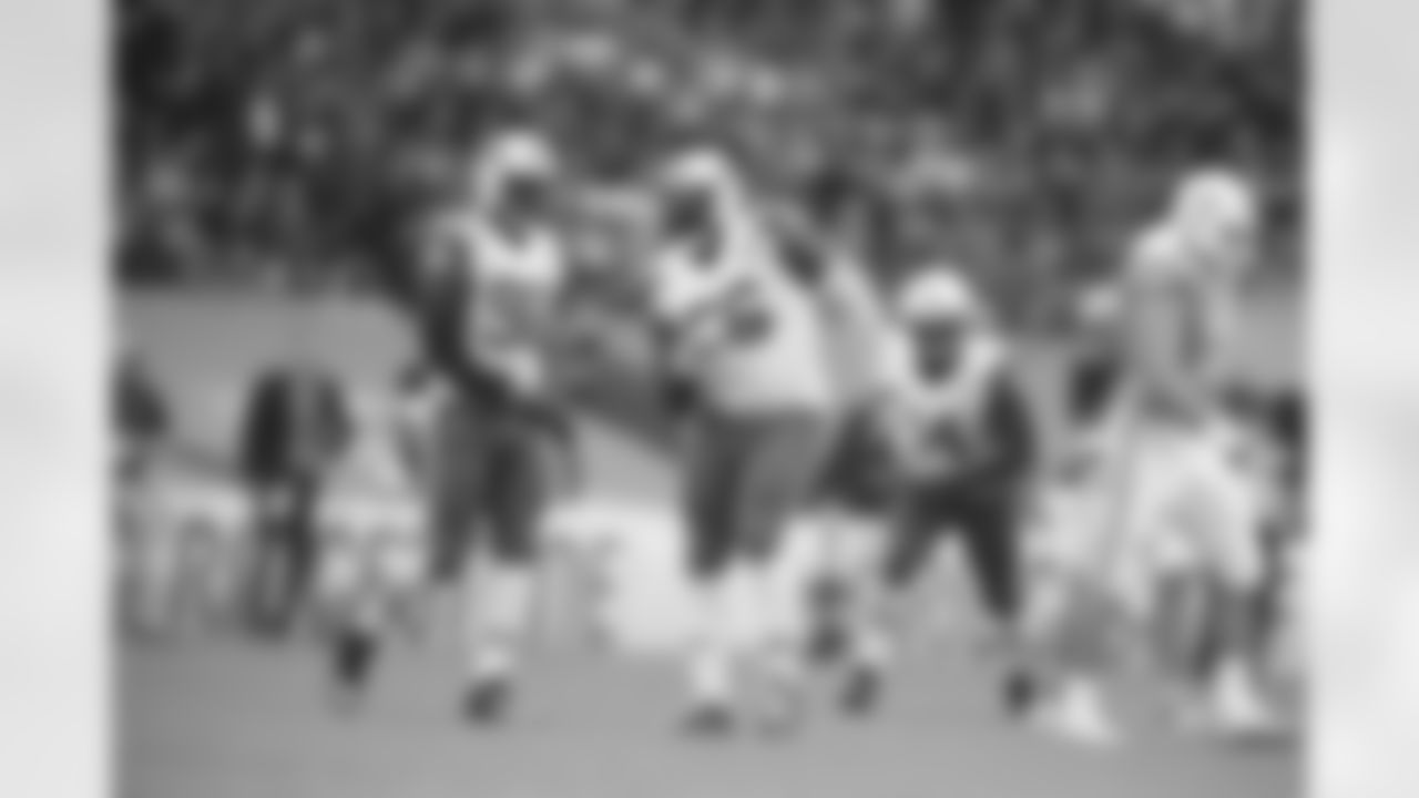Wilkerson sack 100415-Al Pereira (19)
