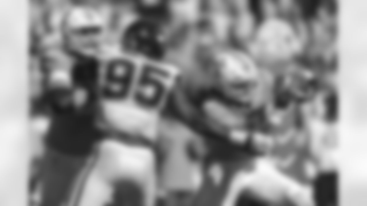 DL Eric Watts (UConn)