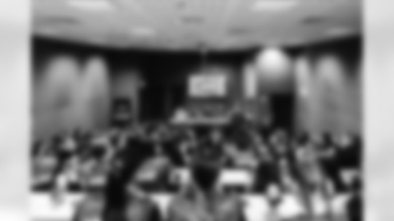 E_BEN_LUMLEY_JETS_FLAG_DUBLIN_MAR05_292