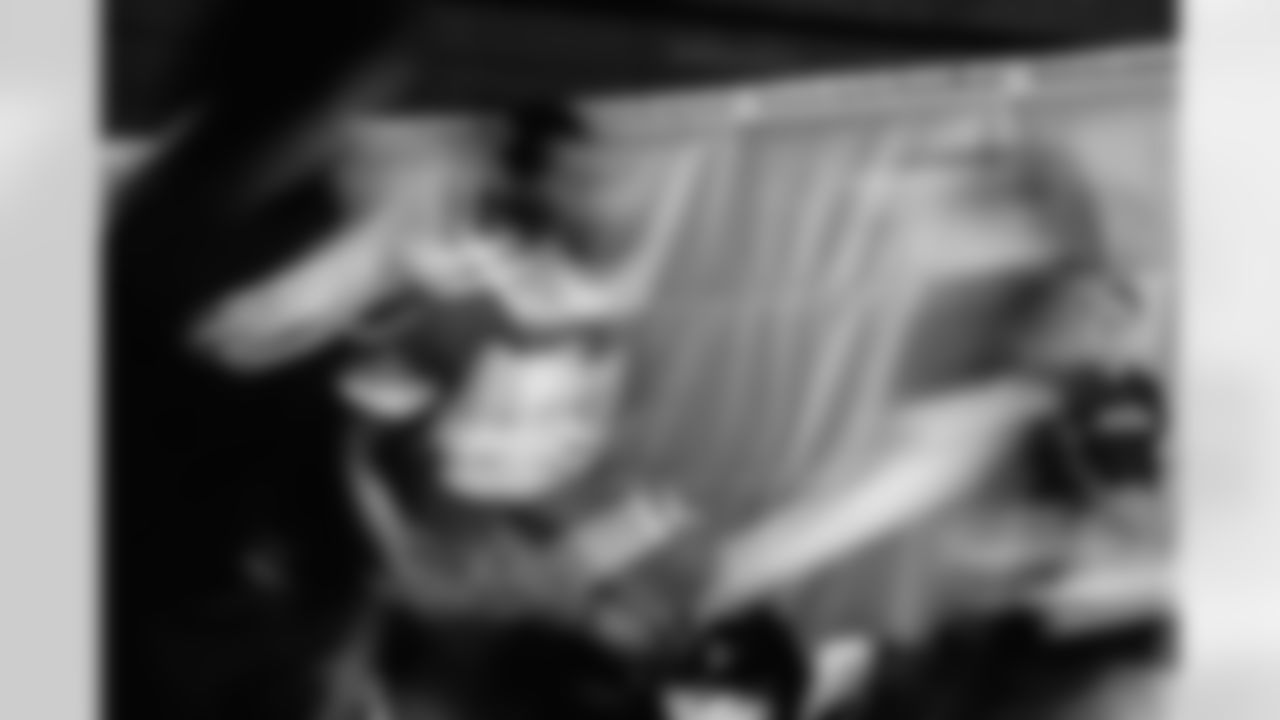 E_BEN_LUMLEY_JETS_FLAG_DUBLIN_MAR05_05