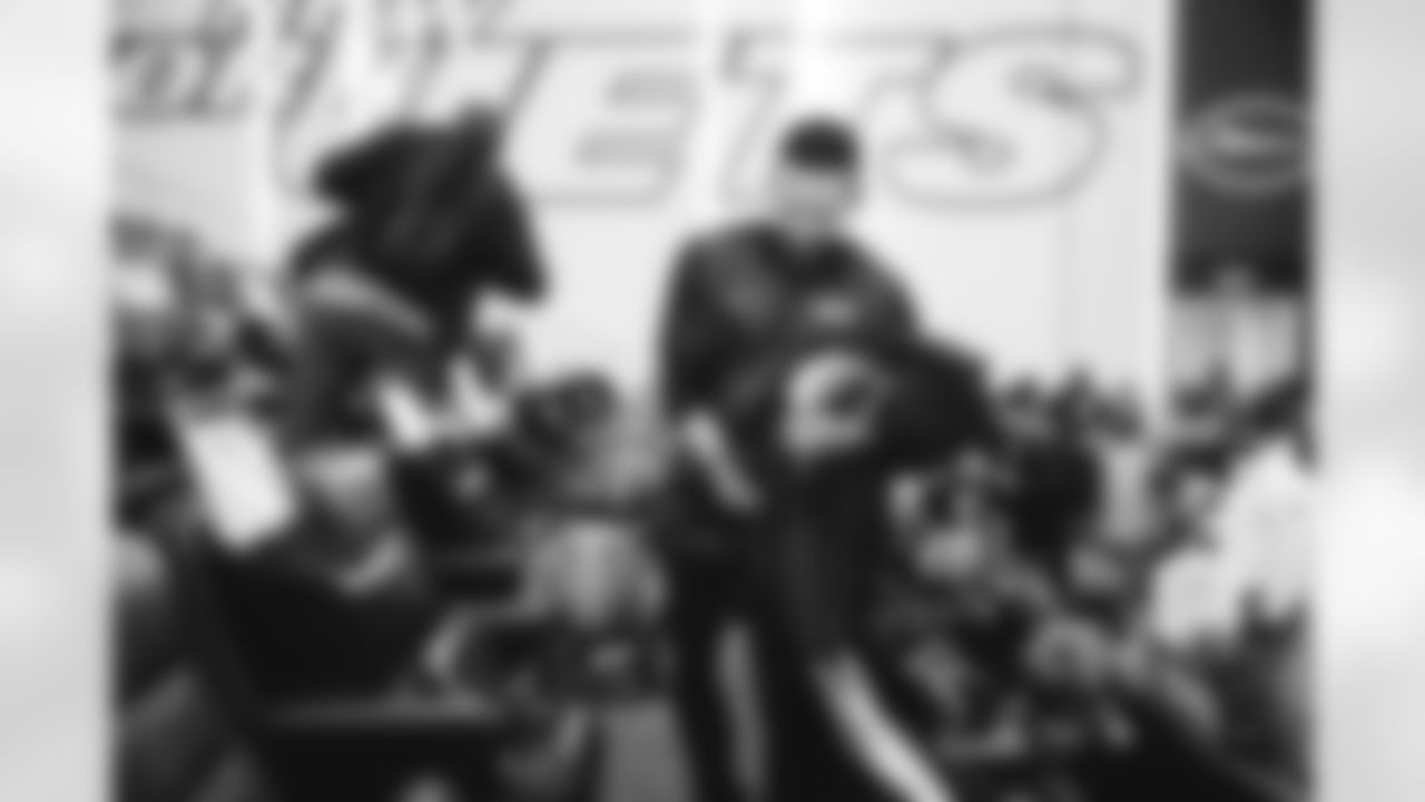 20251108-JETS Soldiers To Sidelines-17