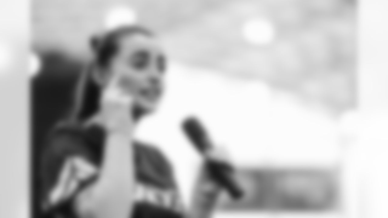 E_BEN_LUMLEY_JETS_FLAG_DUBLIN_MAR05_2176