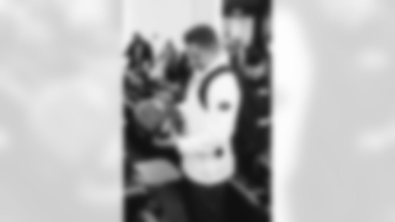 20251108-JETS Soldiers To Sidelines-20