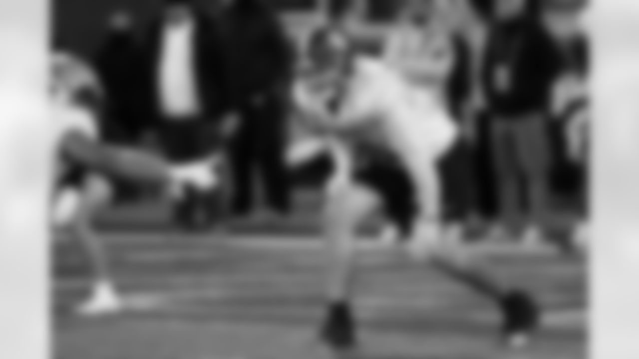 American Team tight end Joshua Cuevas (80), of Alabama, runs through drills during practice for the Senior Bowl NCAA college football game Tuesday, Jan. 27, 2026, in Mobile, Ala. (AP Photo/Butch Dill)