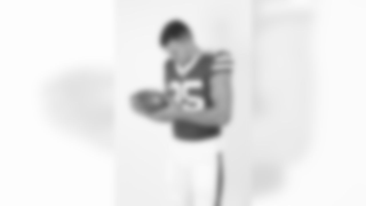 New York Jets tight end Mason Taylor (85) poses for a portrait during the NFLPA Rookie Premiere on Saturday, May 17, 2025 in Thousand Oaks, Calif. (Ben Liebenberg/NFL)
