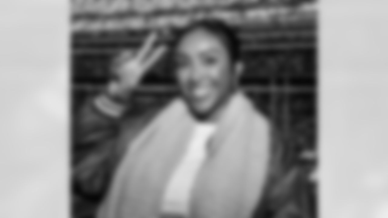 Tayshia Adams - Influencer