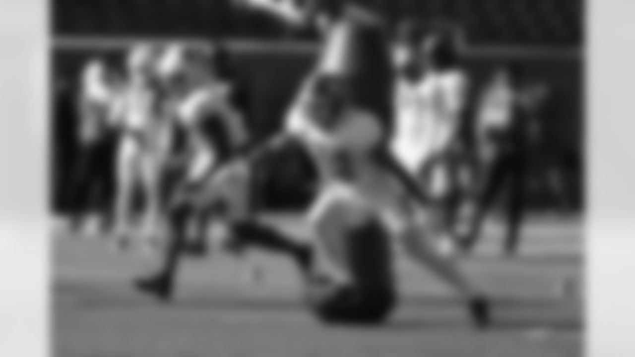 National Team running back Seth McGowan (32), of Kentucky, runs through drills during practice for the Senior Bowl NCAA college football game Wednesday, Jan. 28, 2026, in Mobile, Ala. (AP Photo/Butch Dill)