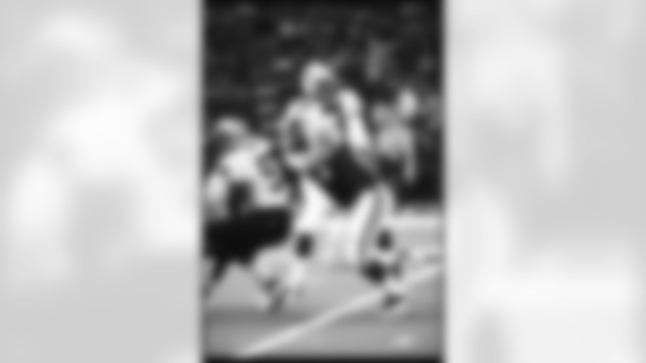 JP Machado makes a block during the Jets 16-9 win over the New Orleans Saints on November 4, 2001 at the Superdome.
