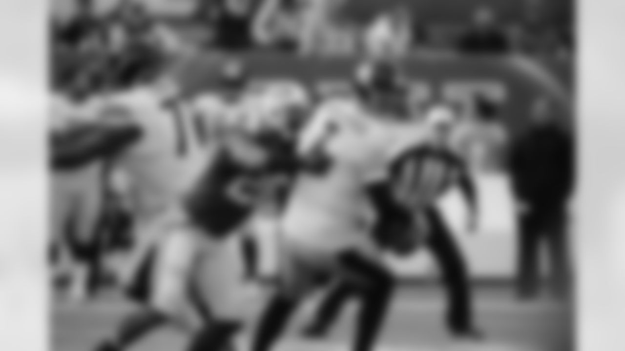 Landry pressure Roethlisberger 110914 (8)