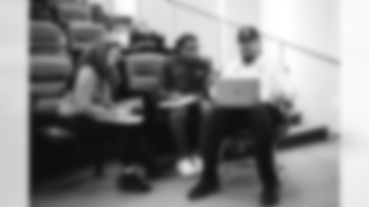 20251108-JETS Soldiers To Sidelines-109