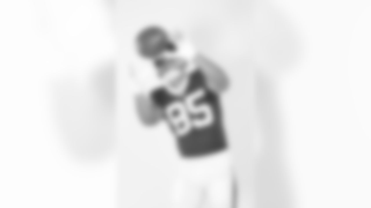 New York Jets tight end Mason Taylor (85) poses for a portrait during the NFLPA Rookie Premiere on Saturday, May 17, 2025 in Thousand Oaks, Calif. (Ben Liebenberg/NFL)