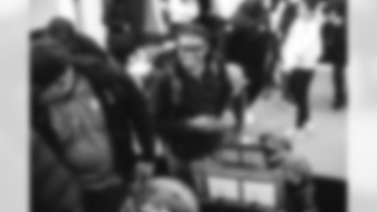 20251108-JETS Soldiers To Sidelines-23