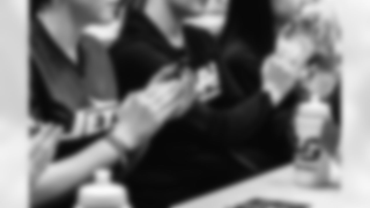 E_BEN_LUMLEY_JETS_FLAG_DUBLIN_MAR05_269