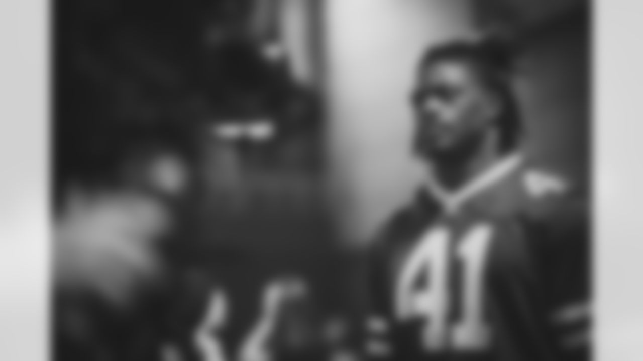 BEN_LUMLEY_JETS_FLAG_DUBLIN_MAR05_390