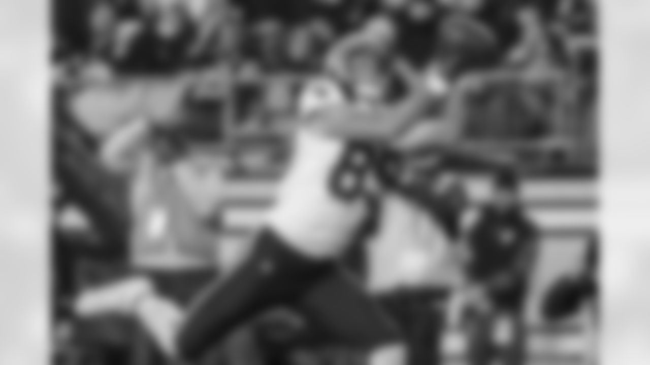 34 - TE Hunter Henry