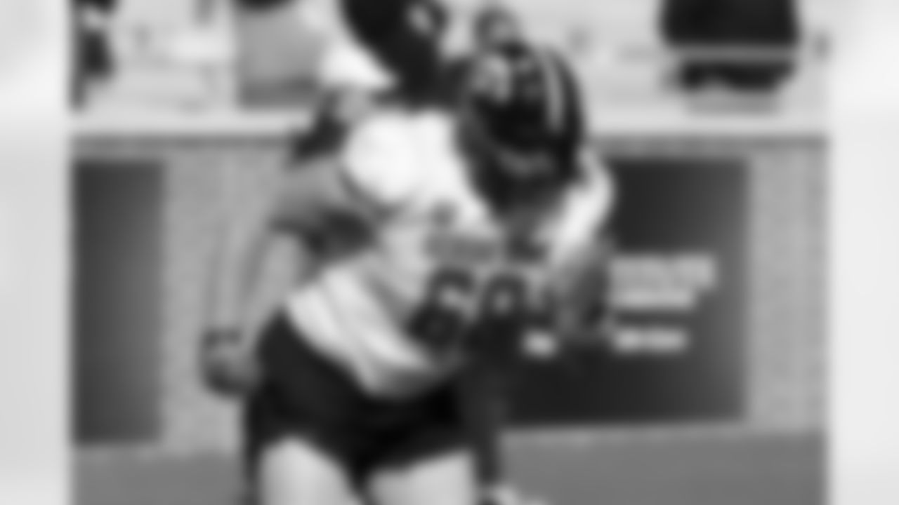 National Team offensive lineman Gennings Dunker (68), of Iowa, runs through drills during practice for the Senior Bowl NCAA college football game Tuesday, Jan. 27, 2026, in Mobile, Ala. (AP Photo/Butch Dill)