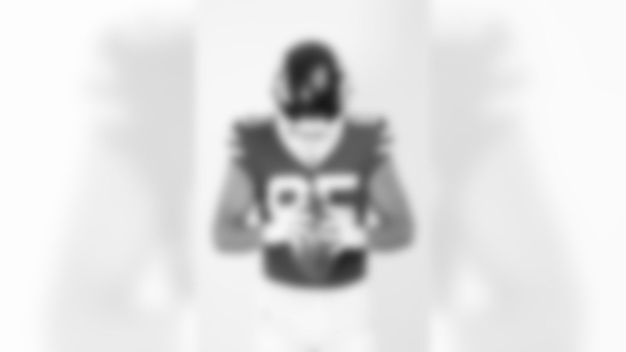 New York Jets tight end Mason Taylor (85) poses for a portrait during the NFLPA Rookie Premiere on Saturday, May 17, 2025 in Thousand Oaks, Calif. (Ben Liebenberg/NFL)