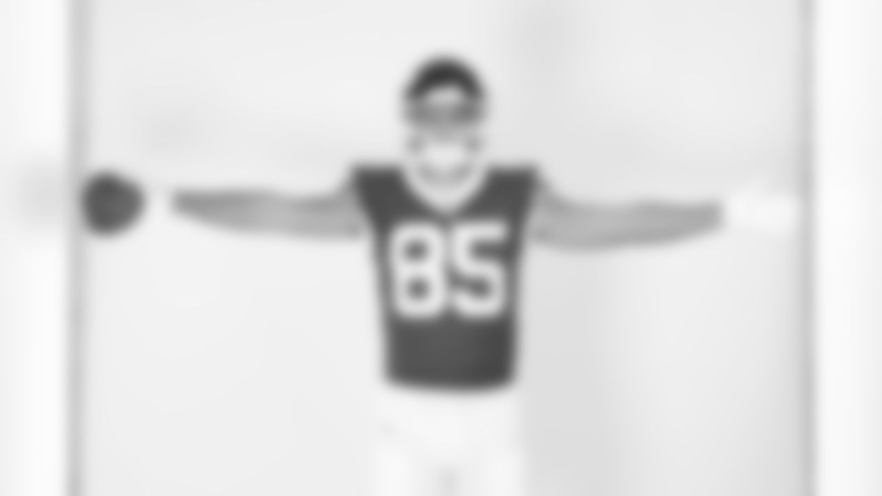 New York Jets tight end Mason Taylor (85) poses for a portrait during the NFLPA Rookie Premiere on Saturday, May 17, 2025 in Thousand Oaks, Calif. (Ben Liebenberg/NFL)