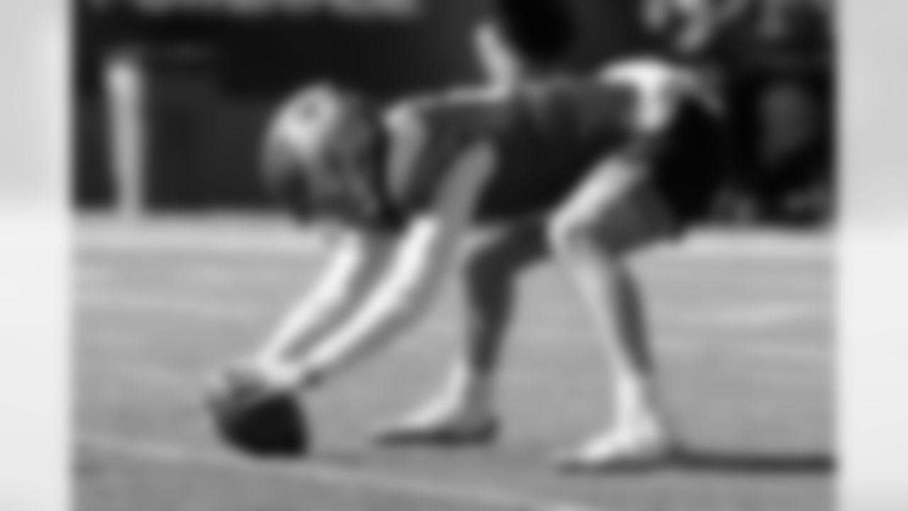 National Team long snapper Luke Basso (43), or Oregon, runs through drills during practice for the Senior Bowl NCAA college football game Tuesday, Jan. 27, 2026, in Mobile, Ala. (AP Photo/Butch Dill)