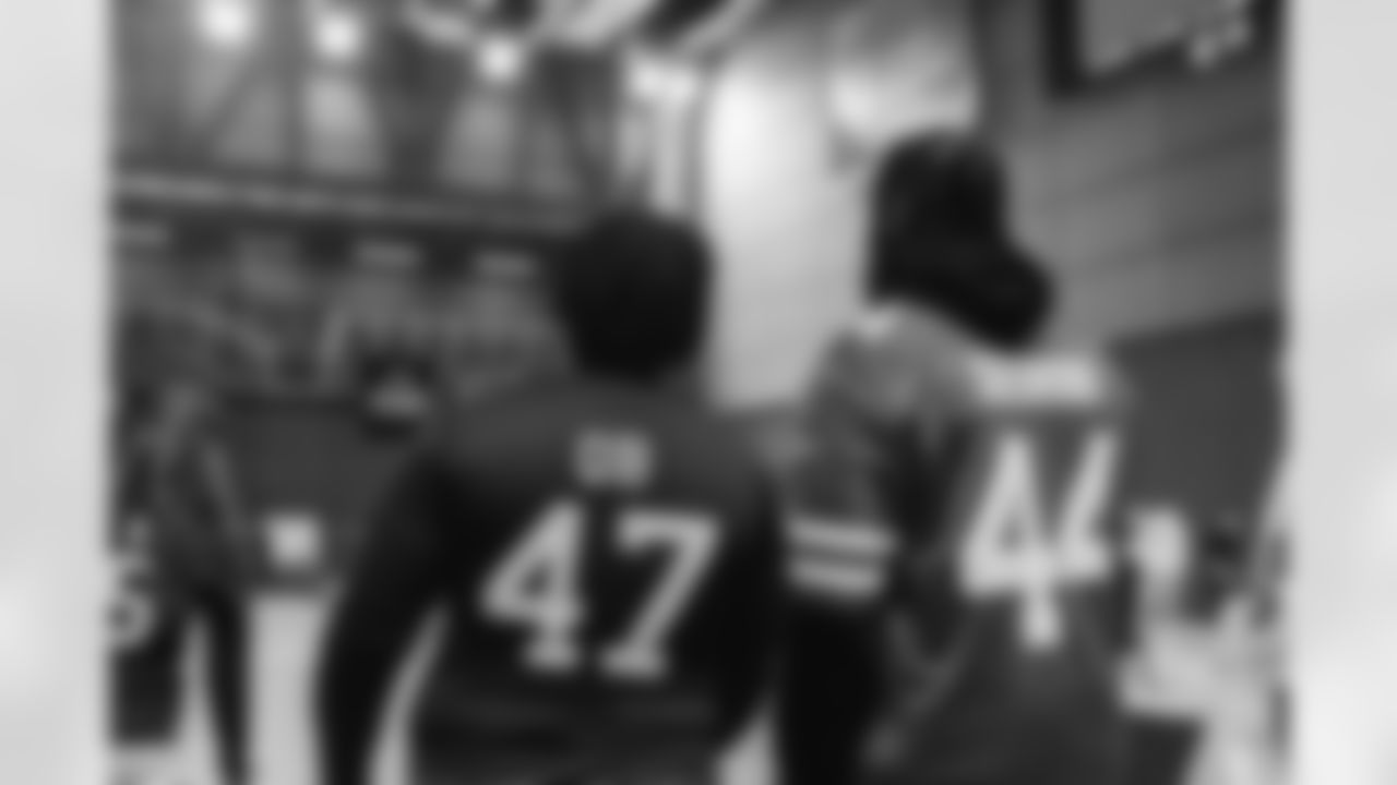 E_BEN_LUMLEY_JETS_FLAG_DUBLIN_MAR05_1582