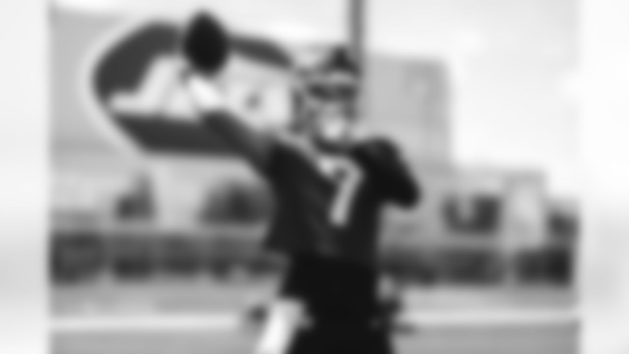 QB Justin Fields - 7